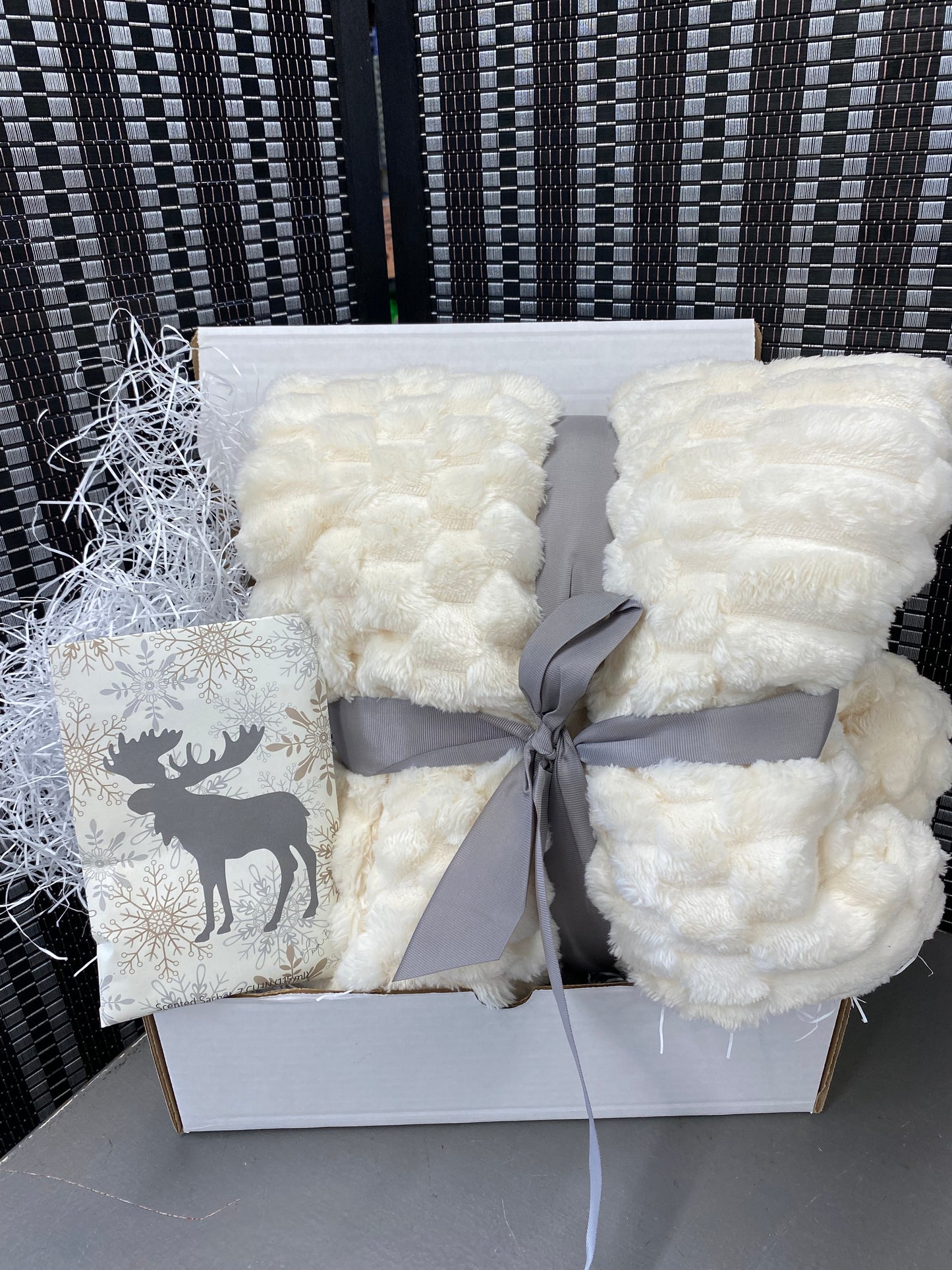 Ultra Plush Cream Throw and Woodland sachet in Boxed Gift Box