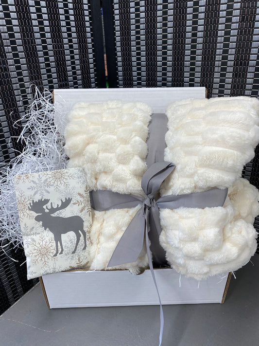 Ultra Plush Cream Throw and Woodland sachet in Boxed Gift Box