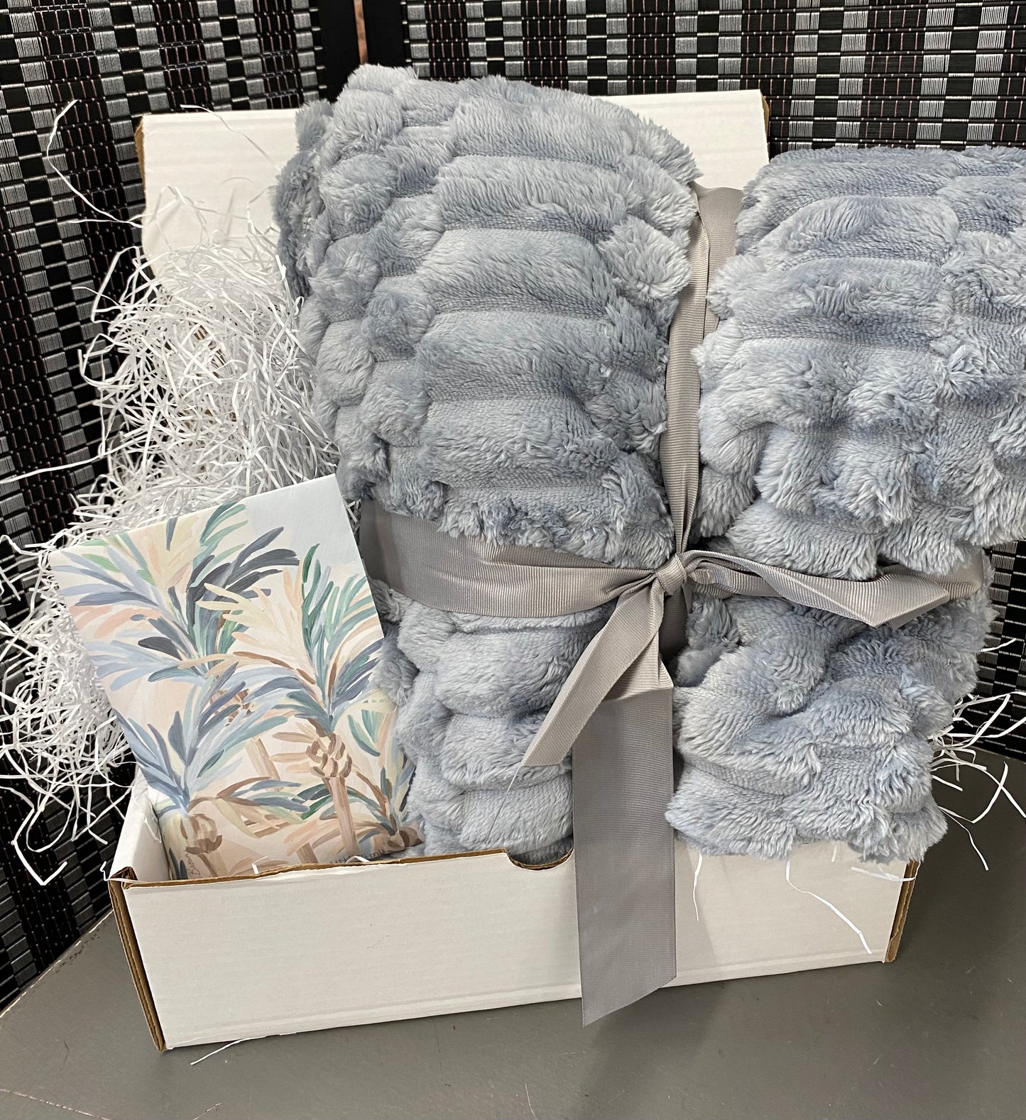 Ultra Plush Grey Throw and Crisp Ocean Sachet Boxed Gift Set